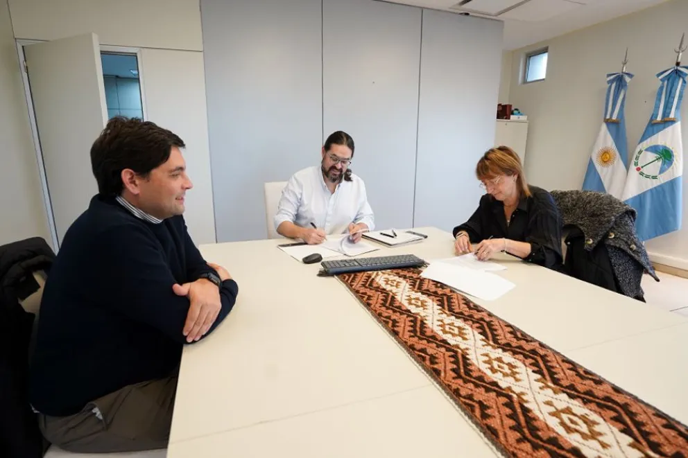 Firman convenio para facilitar el acceso de la comunidad al sistema sanitario