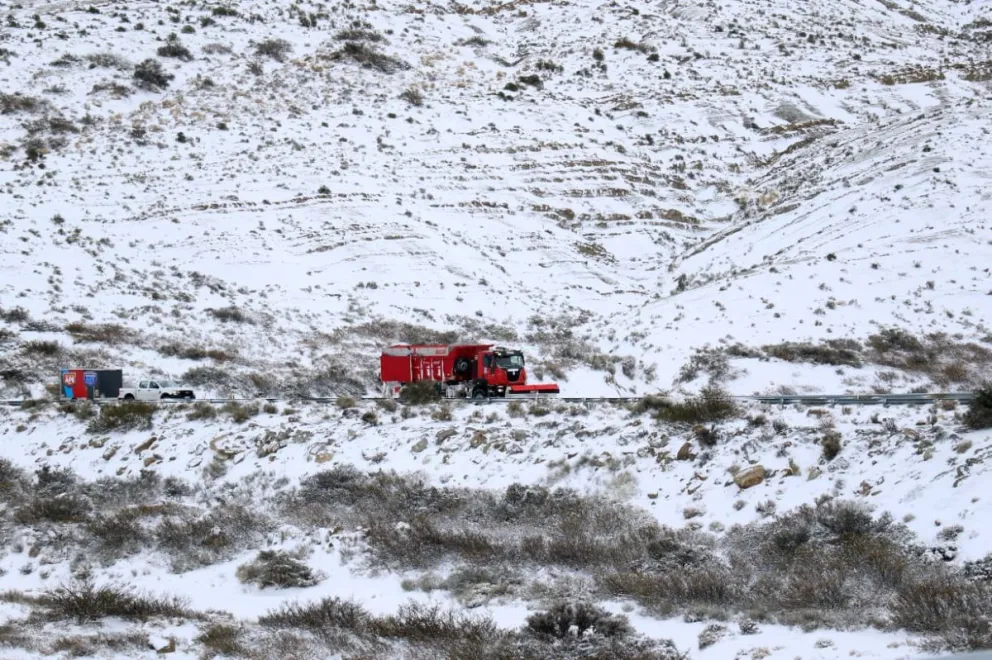 Un manto blanco comenzó a cubrir gran parte de la zona cordillerana neuquina.