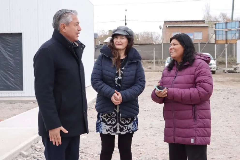 Figueroa recorrió la obra del centro de salud del barrio El Chacay