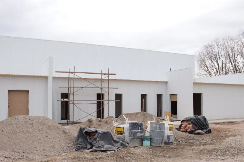 Figueroa recorri&oacute; la obra del centro de salud del barrio El Chacay