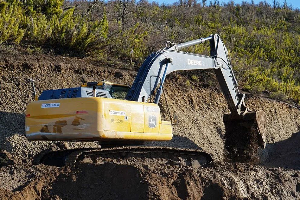 A pesar de la veda invernal, continúa la obra de pavimentación de la Ruta Provincial 11