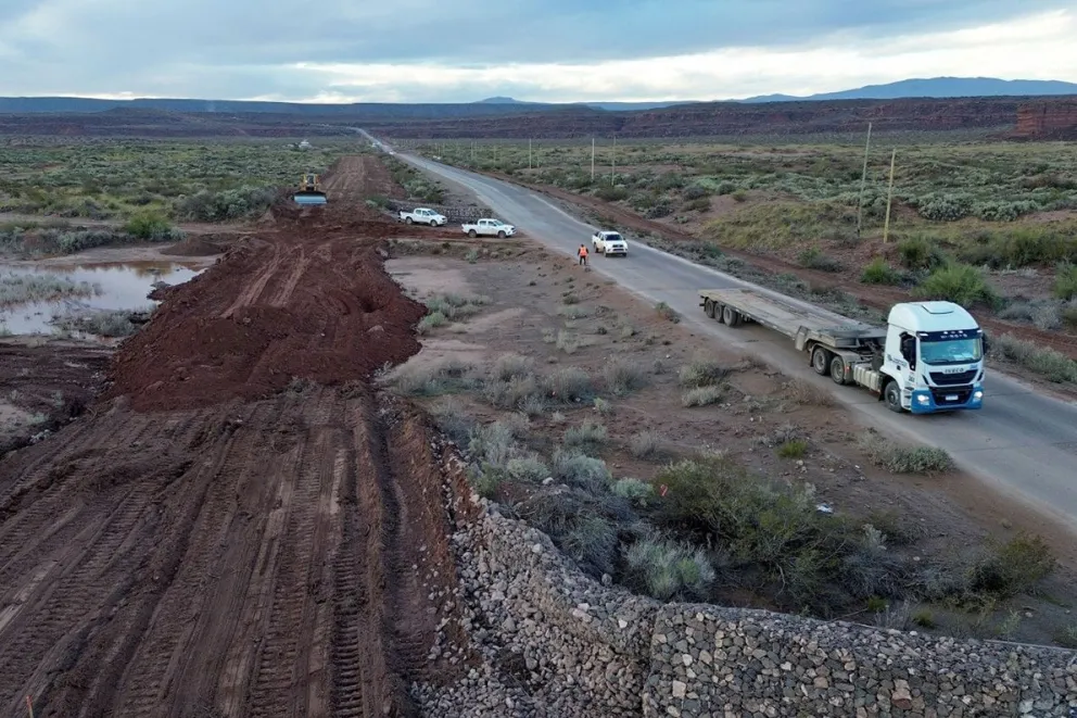 Iniciaron los trabajos para construir el puente sobre el arroyo Carranza