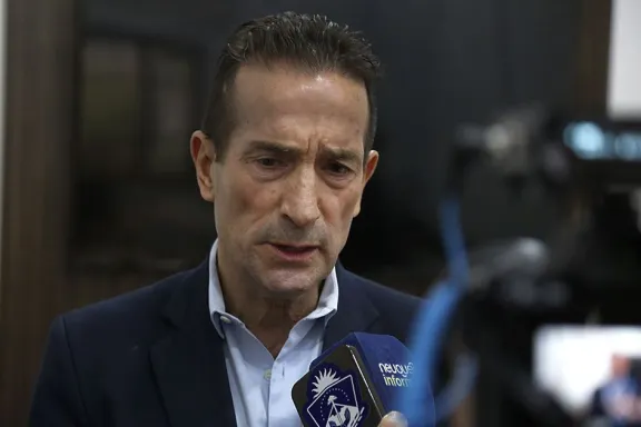 El Gobierno ofreció extender la actualización por IPC y sumar aumentos a estatales neuquinos
