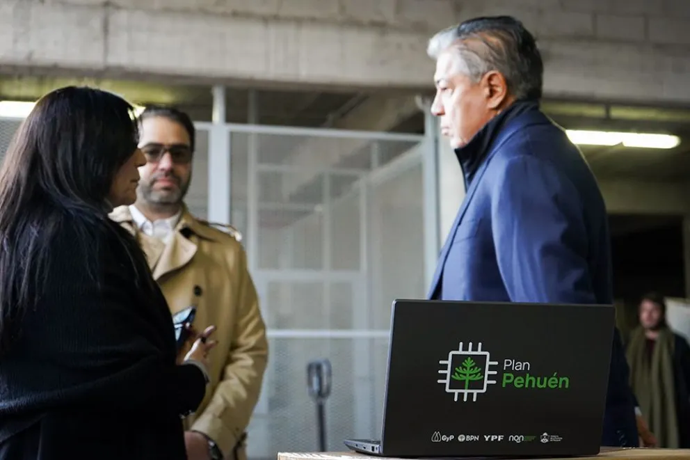 Llegaron las primeras 19.000 computadoras del Plan Pehuén