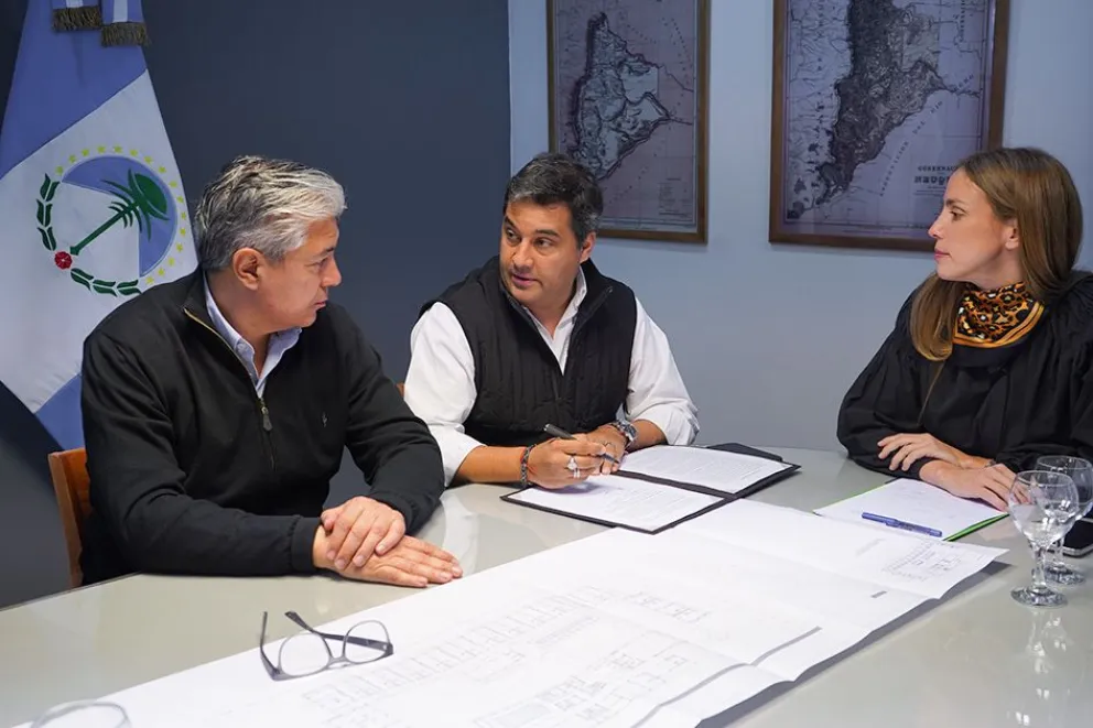 Figueroa anunció obras habitacionales y de servicios para dos localidades neuquinas