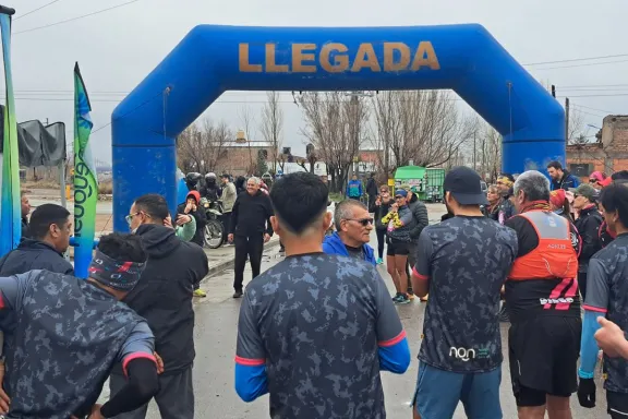 El deporte fue parte de los festejos por el aniversario del barrio Ciudad Industrial Obispo Jaime de Nevares