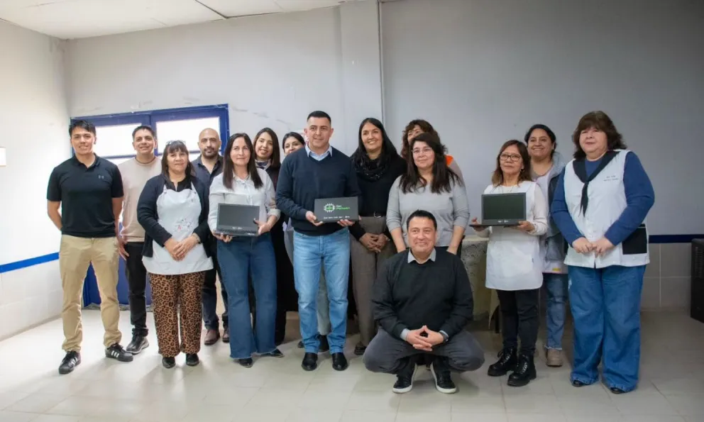 Comenzó la entrega masiva de equipamiento tecnológico en escuelas de toda la provincia