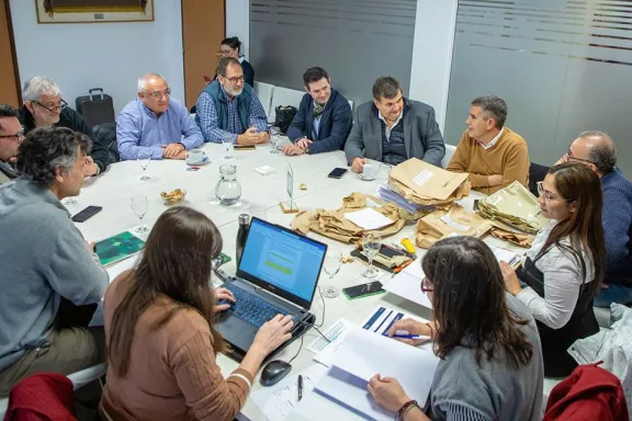 Licitan maquinaria pesada para obras hídricas en Neuquén