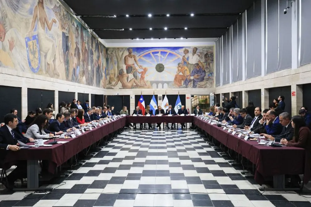 Neuquén y Biobío profundizan su integración comercial, energética y logística