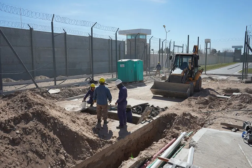 Trabajan en los últimos detalles de la obra del pabellón de máxima seguridad de la U11