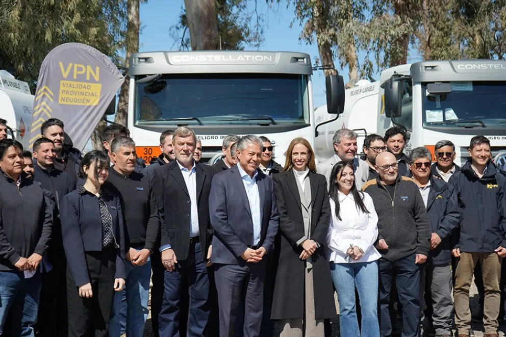 Figueroa entregó vehículos para fortalecer la flota de Vialidad Provincial