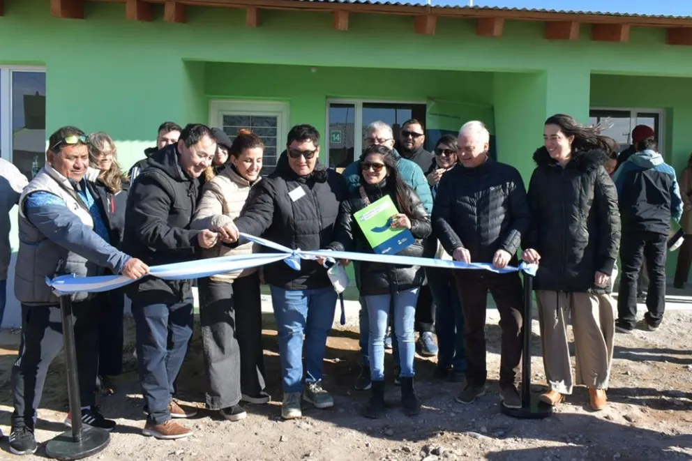 Se entregaron 16 viviendas en Centenario a través de un programa de autoconstrucción