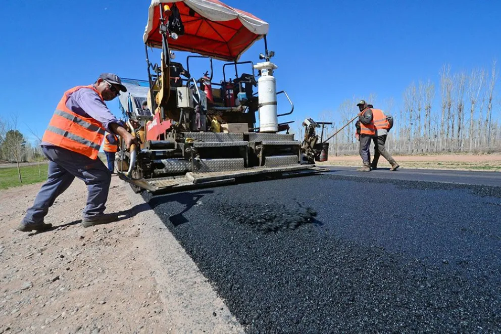 La repavimentación de la Ruta Provincial 6 entre Rincón de los Sauces y Crucero Catriel supera el 57% de avance