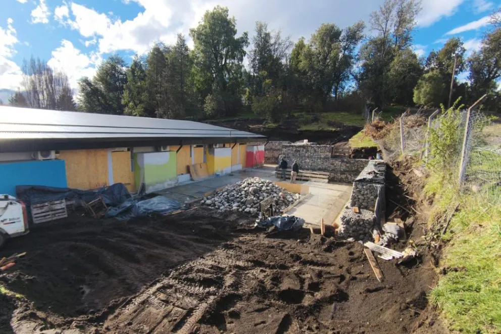 Avanza al 80 % la obra de readecuación exterior de la Escuela Infantil N°82
