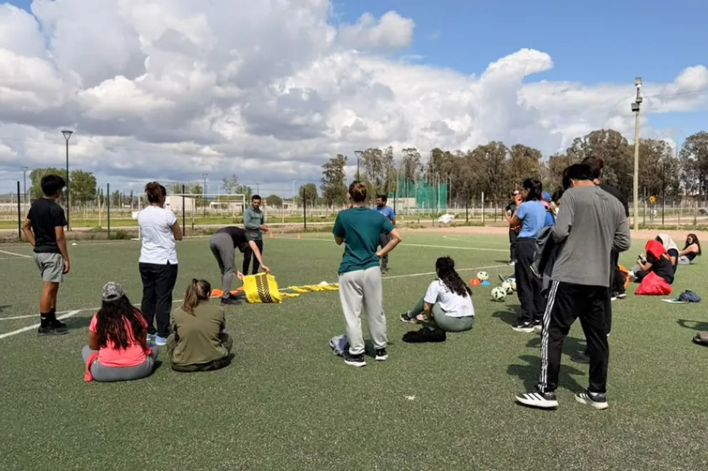 Más de 2.200 participaciones en capacitaciones deportivas gratuitas en Neuquén