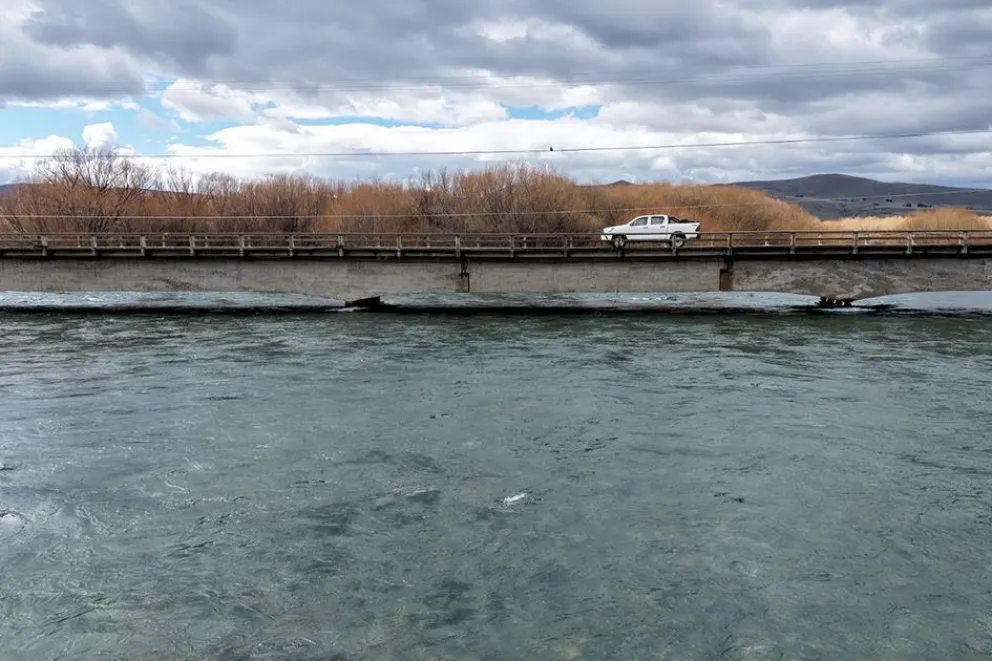 Puente sobre el río Chimehuín, en el sur de la Provincia.