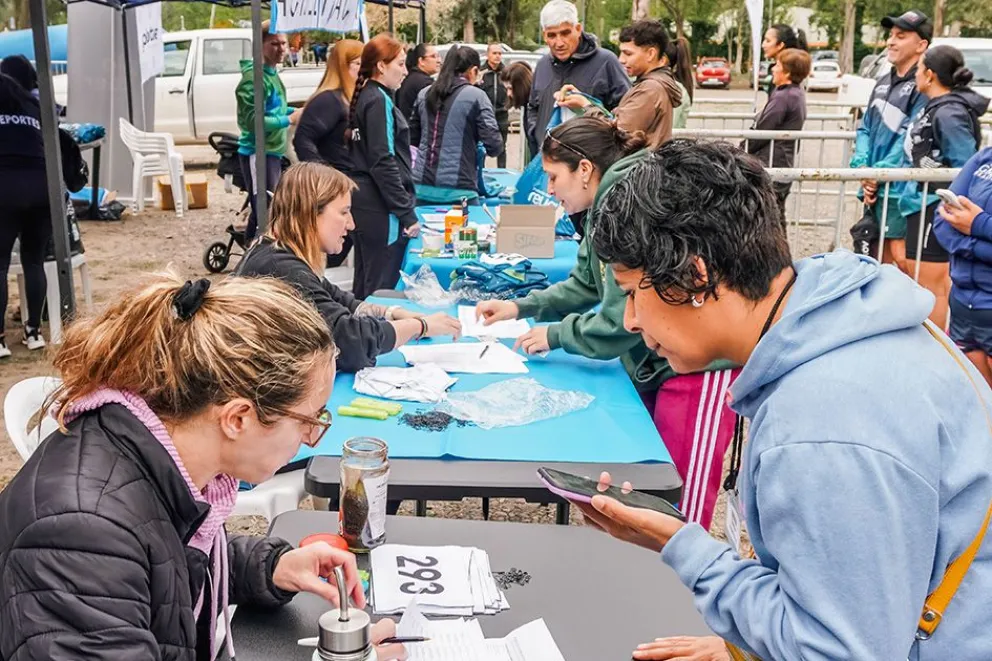 Más de 800 personas participaron de la carrera inclusiva Evolucionando en Plottier