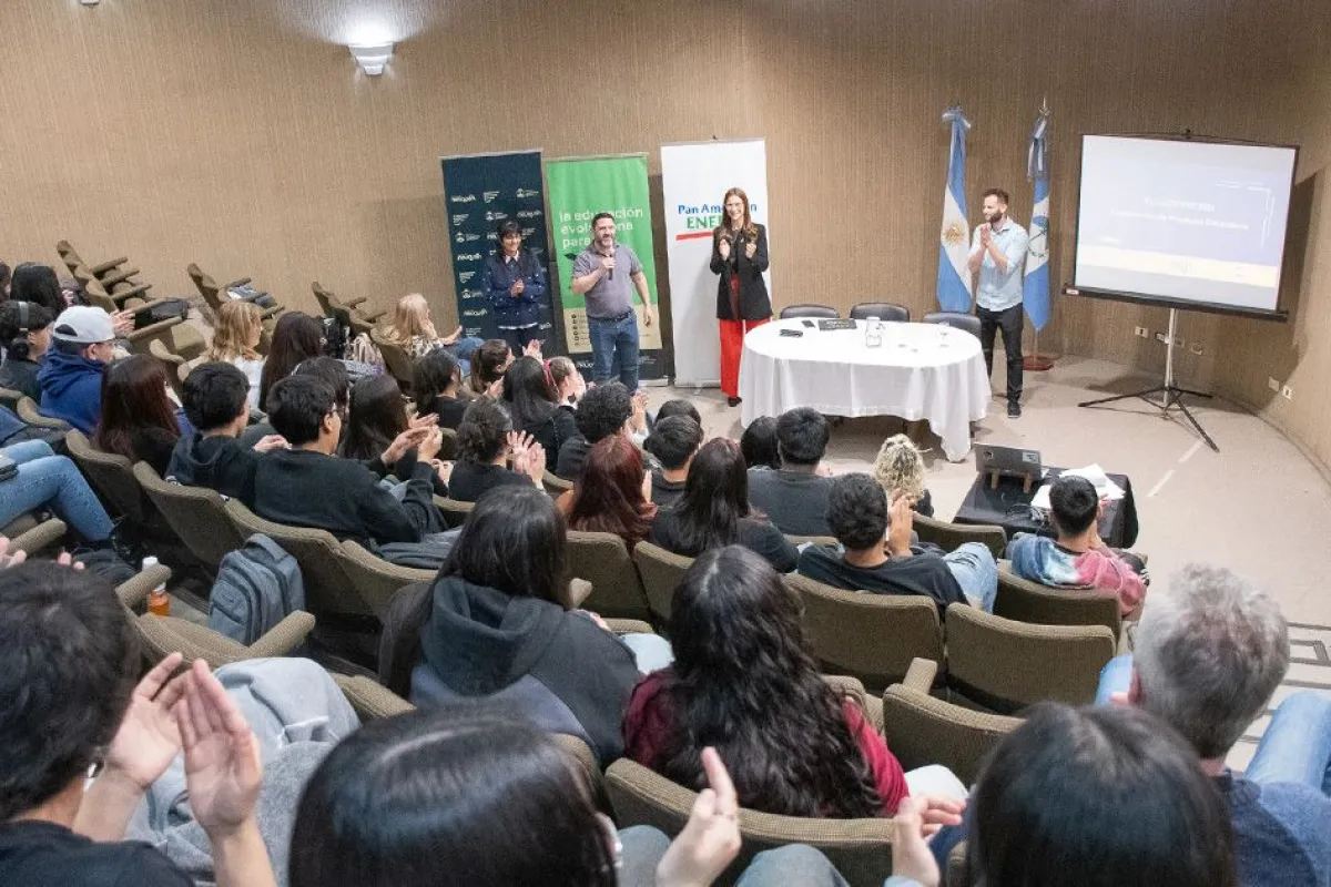 Más de 100 docentes se capacitaron en una nueva edición de Full Coders 2.0  | Neuquen Informa