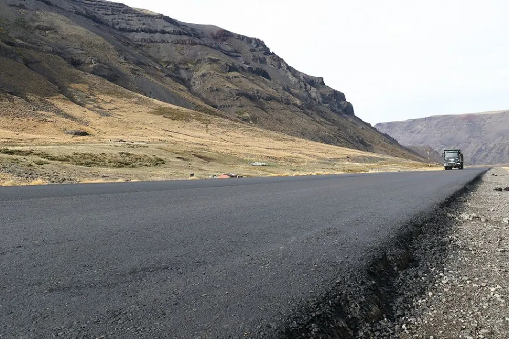 La ruta provincial 26, a la altura del Cajón de Hualcupén.