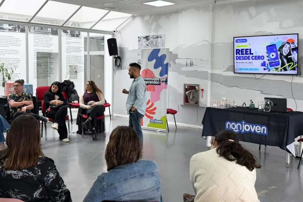 Jóvenes participan en un encuentro de formación para emprendedores en Neuquén
