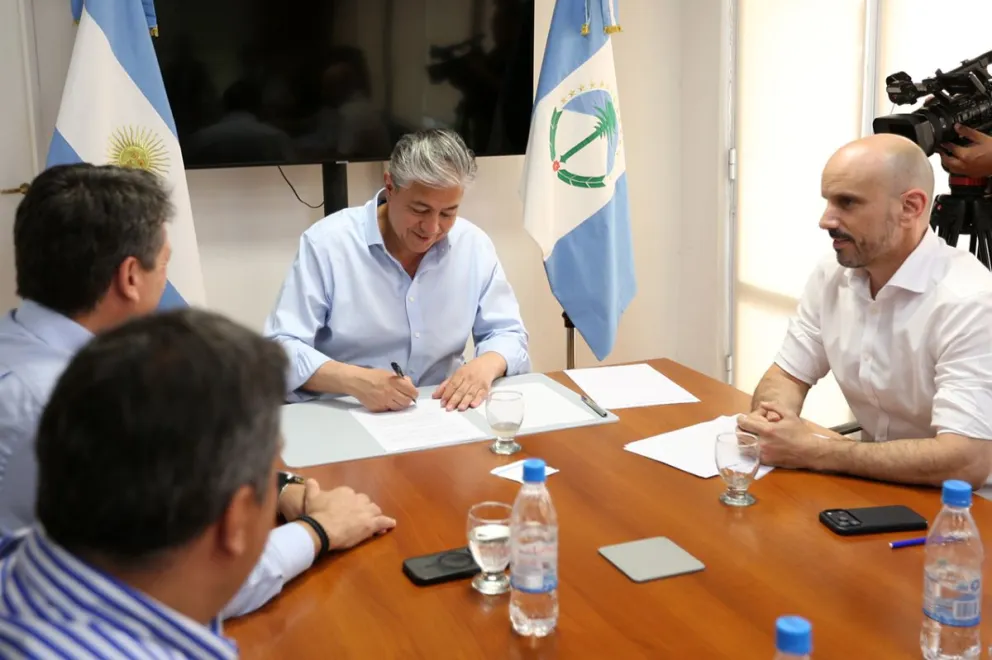Firma del acuerdo entre Provincia, municipios y cooperativas para ampliar la Tarifa Neuquina